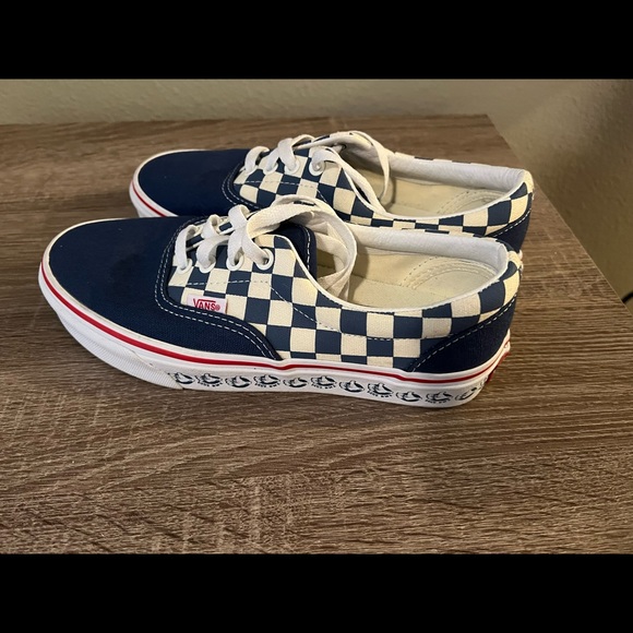 Vans - Picture 1 of 4